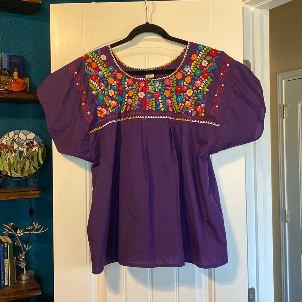 Mexican traditional embroidered purple blouse! Size XL.